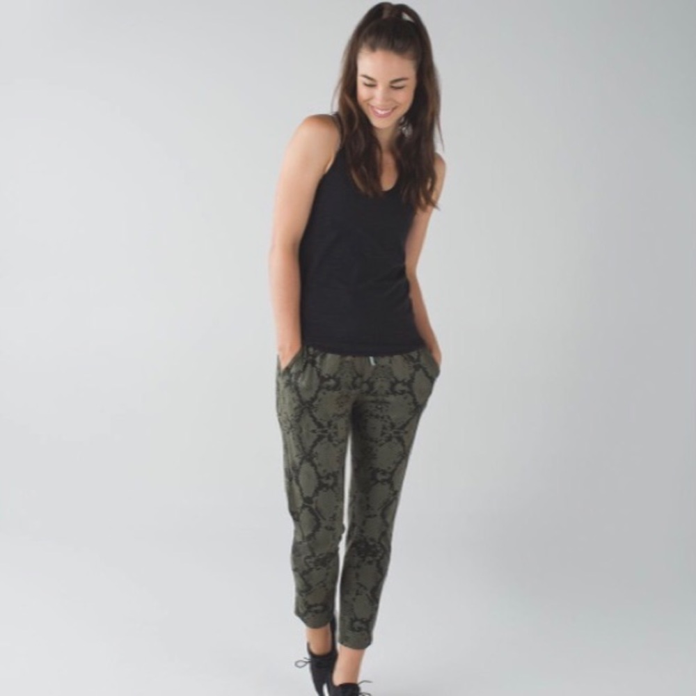 Lululemon Jet Crop (Slim) *Luxtreme
Ziggy Snake Fatigue Green Gator Green